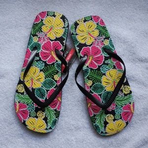 *NWT* Hibiscus Flip Flops Size 5/6